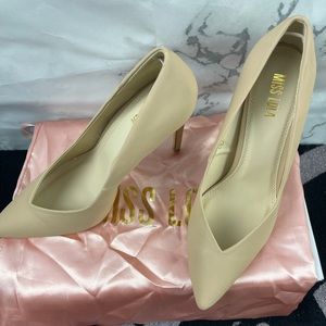Never worn-Miss Lola Stillettos pump